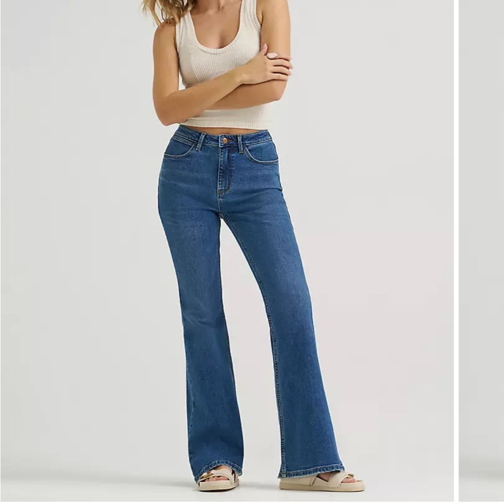 🍀Lucky March Deal!🍀 Wrangler Women's High Rise Fierce Flare Jeans